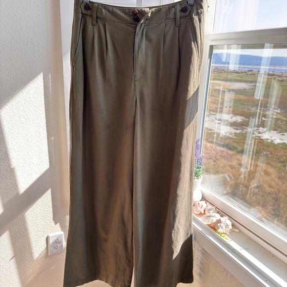 Madewell. Size 10. Harlow wide leg pants. Color: Olive
